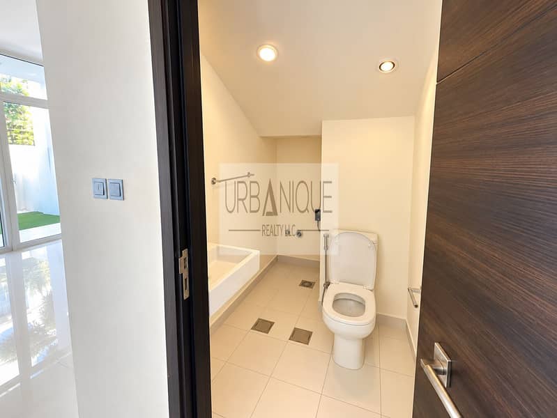 10 Minimalist Bathroom with Garden Views. png