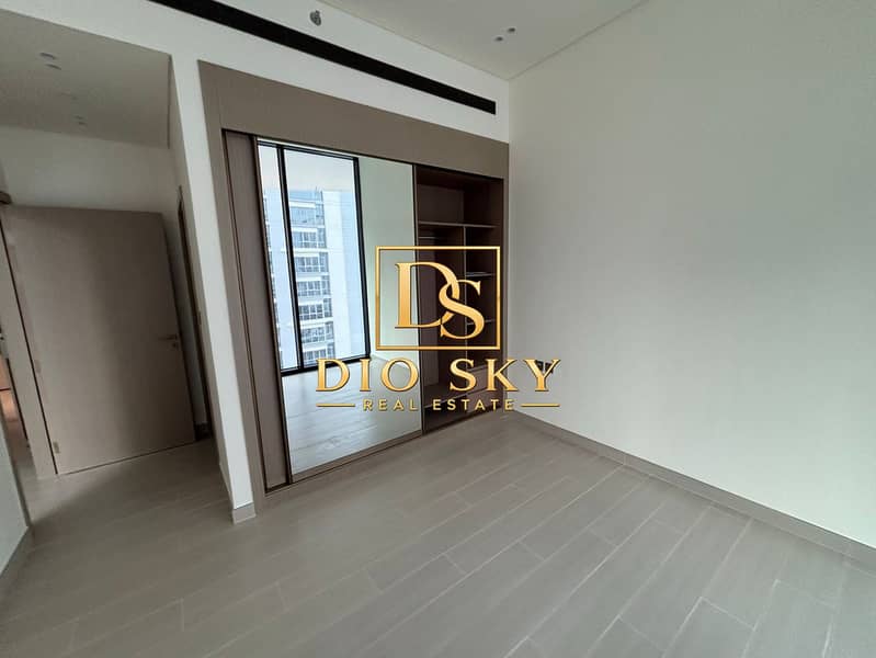4 Image 4