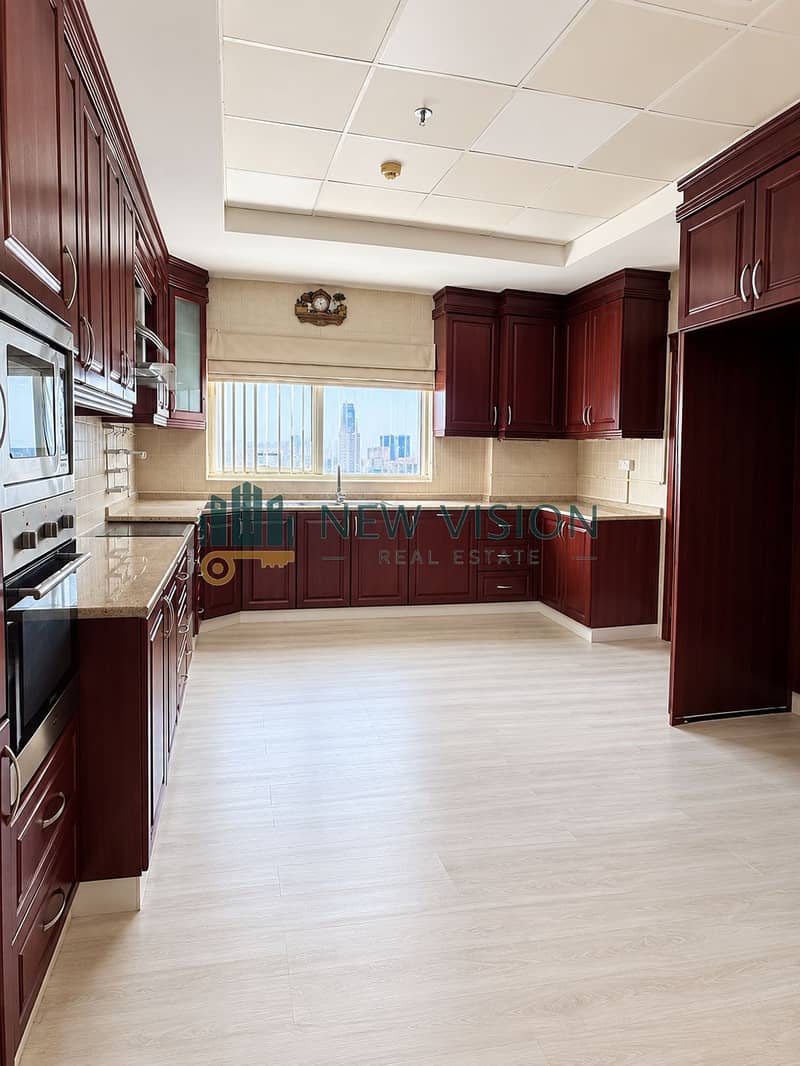 17 Spacious Cherrywood Kitchen with City View. png