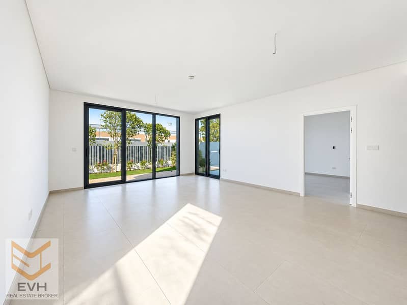 2 Bright room with garden and court view-5. png