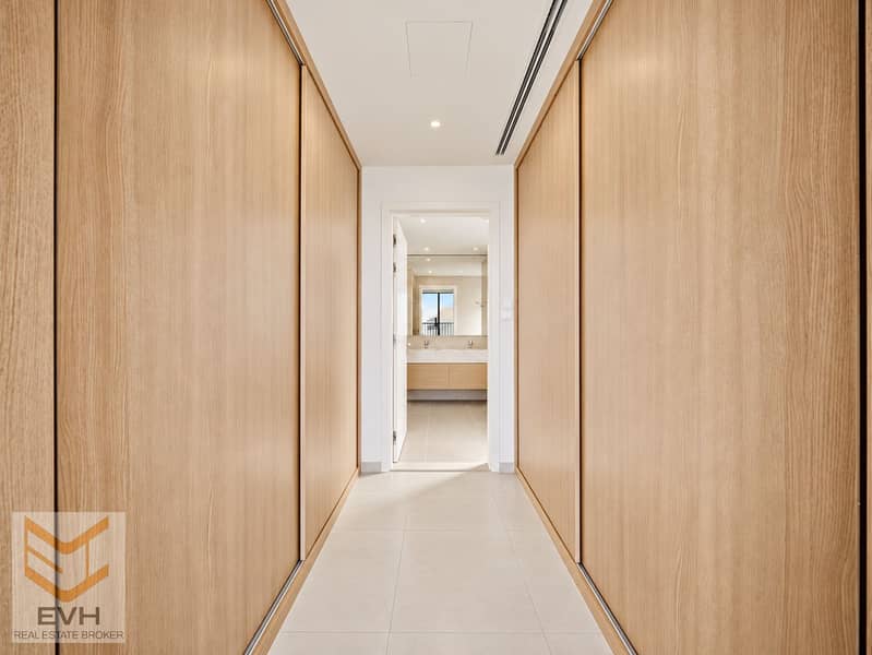 20 Bright interior with warm lighting-10. png