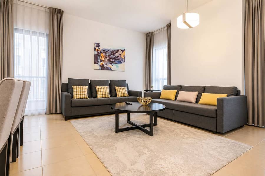 4 1BR Apartment with Pool & Gym in Dubai