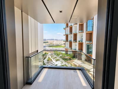 1 Bedroom Apartment for Sale in Business Bay, Dubai - Modern Balcony Overlooking Urban Courtyard. png