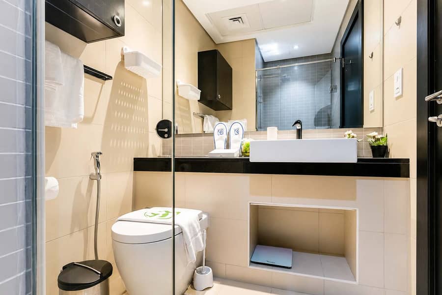 13 Silverene Tower 1BR: Pool, Gym & Dubai Views!