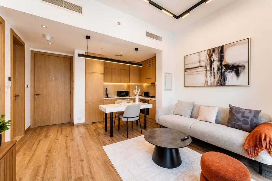 2 Dubai Apartment with Pool, Gym & Balcony