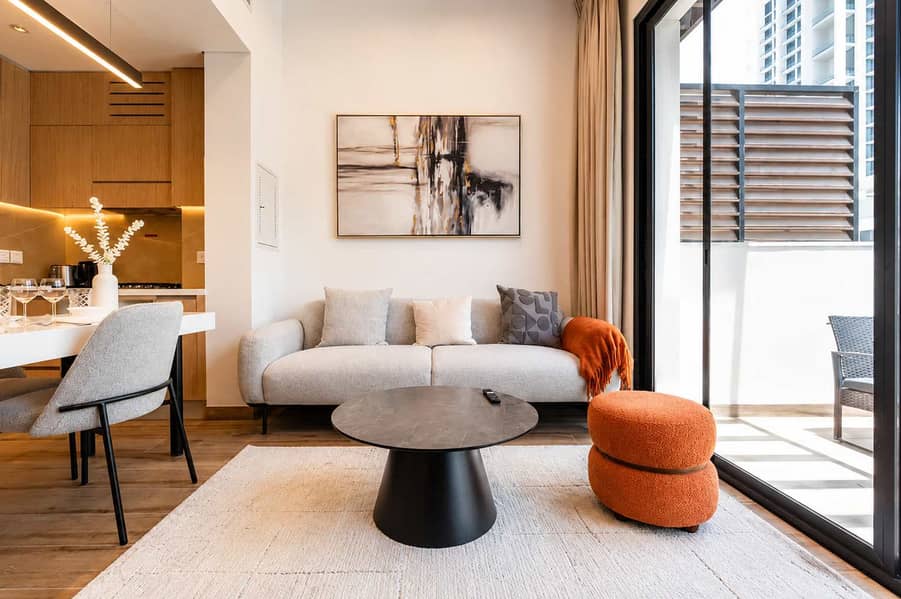 3 Dubai Apartment with Pool, Gym & Balcony