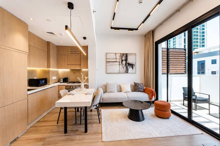 6 Dubai Apartment with Pool, Gym & Balcony