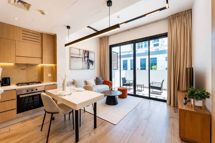7 Dubai Apartment with Pool, Gym & Balcony