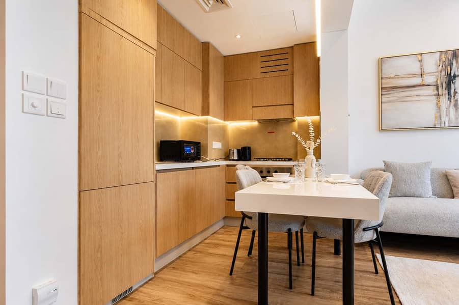 8 Dubai Apartment with Pool, Gym & Balcony