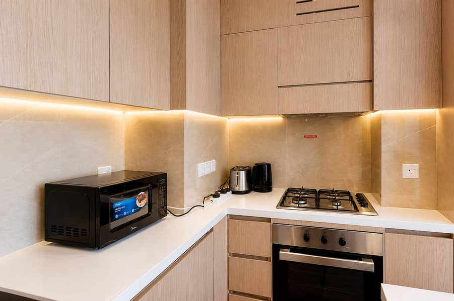 9 Dubai Apartment with Pool, Gym & Balcony