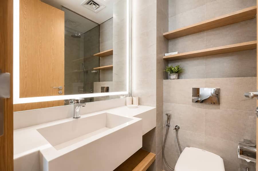13 Dubai Apartment with Pool, Gym & Balcony