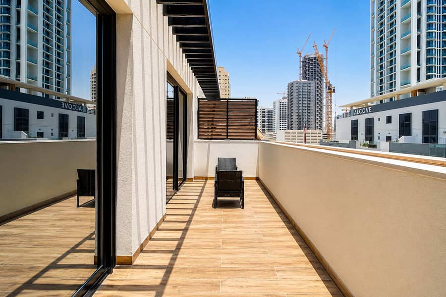 17 Dubai Apartment with Pool, Gym & Balcony