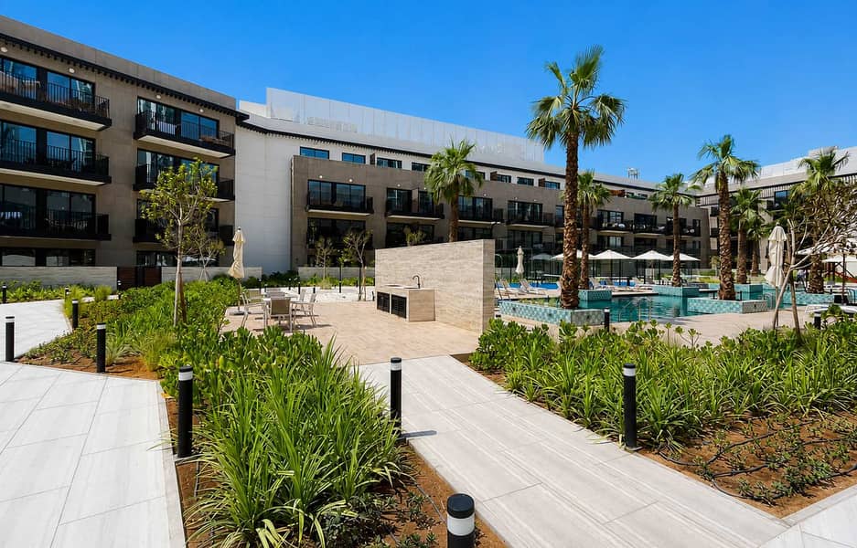 20 Dubai Apartment with Pool, Gym & Balcony