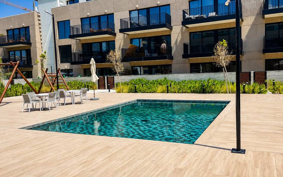 23 Dubai Apartment with Pool, Gym & Balcony