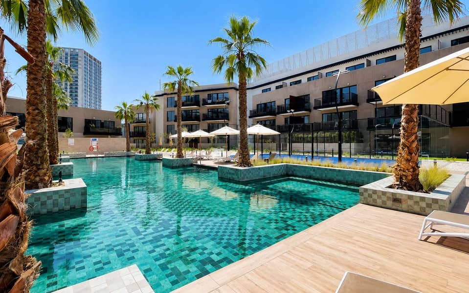 24 Dubai Apartment with Pool, Gym & Balcony