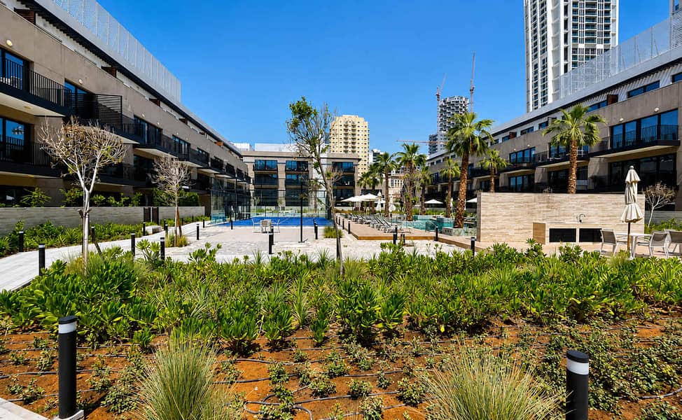 25 Dubai Apartment with Pool, Gym & Balcony