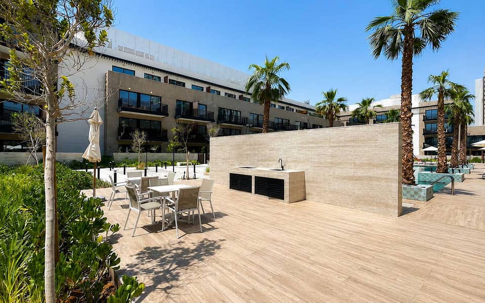 27 Dubai Apartment with Pool, Gym & Balcony