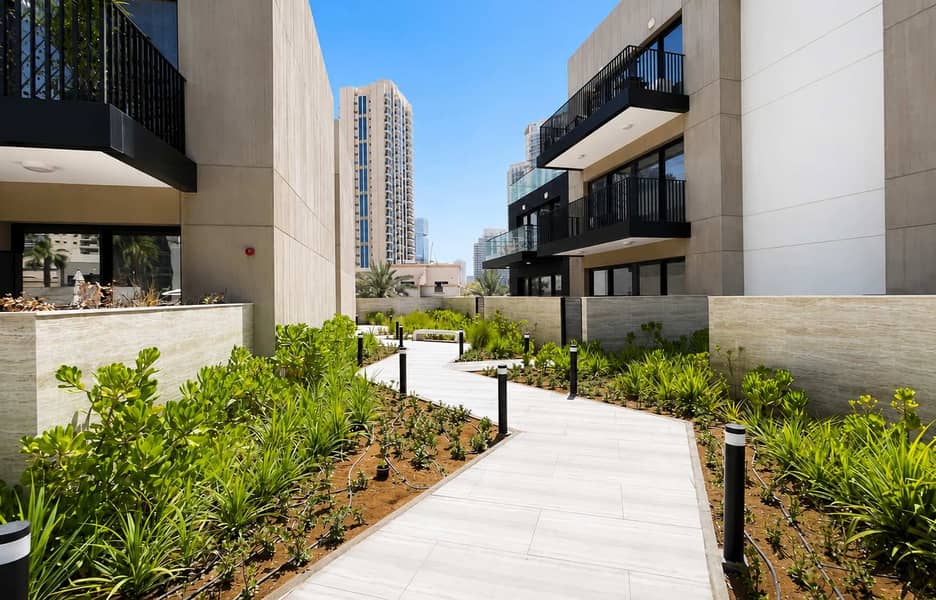 29 Dubai Apartment with Pool, Gym & Balcony