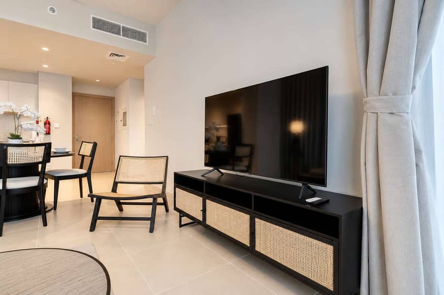 3 Harbour Gate 1BR: Balcony, Gym & Dubai Views!
