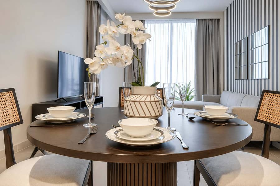 6 Harbour Gate 1BR: Balcony, Gym & Dubai Views!