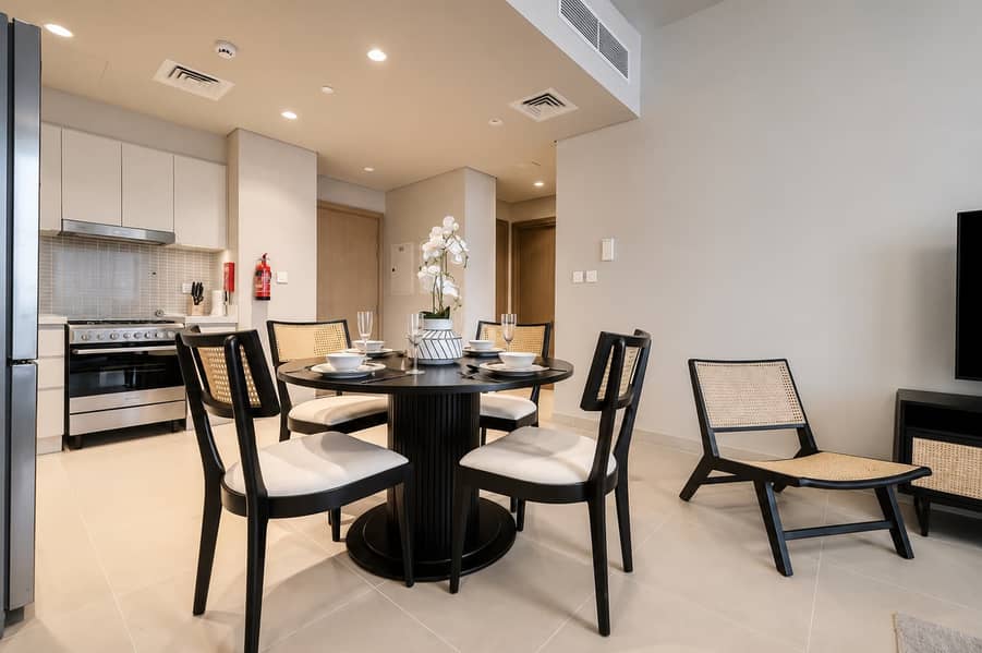 8 Harbour Gate 1BR: Balcony, Gym & Dubai Views!