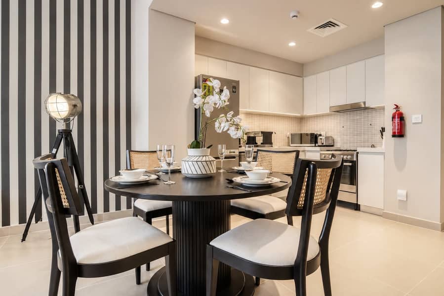 9 Harbour Gate 1BR: Balcony, Gym & Dubai Views!