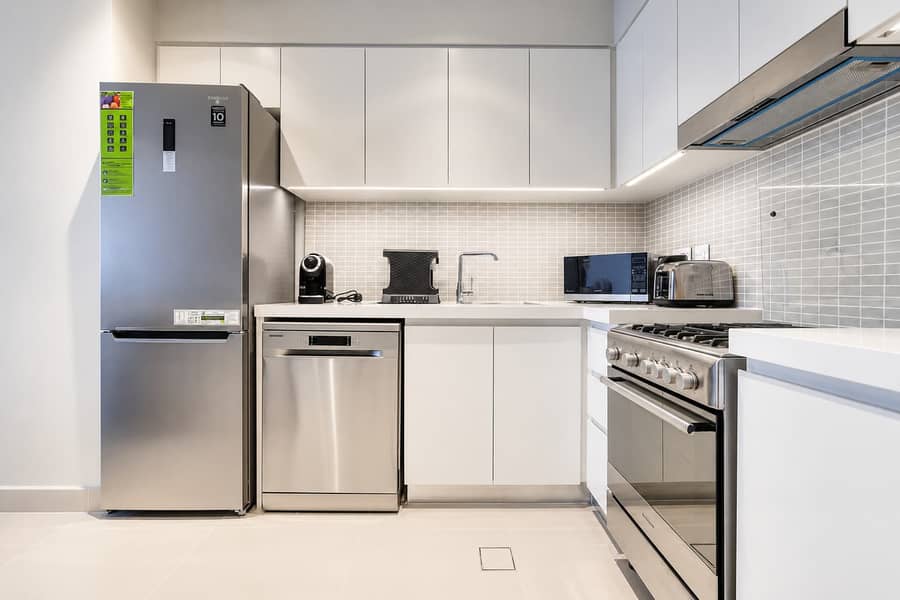 11 Harbour Gate 1BR: Balcony, Gym & Dubai Views!
