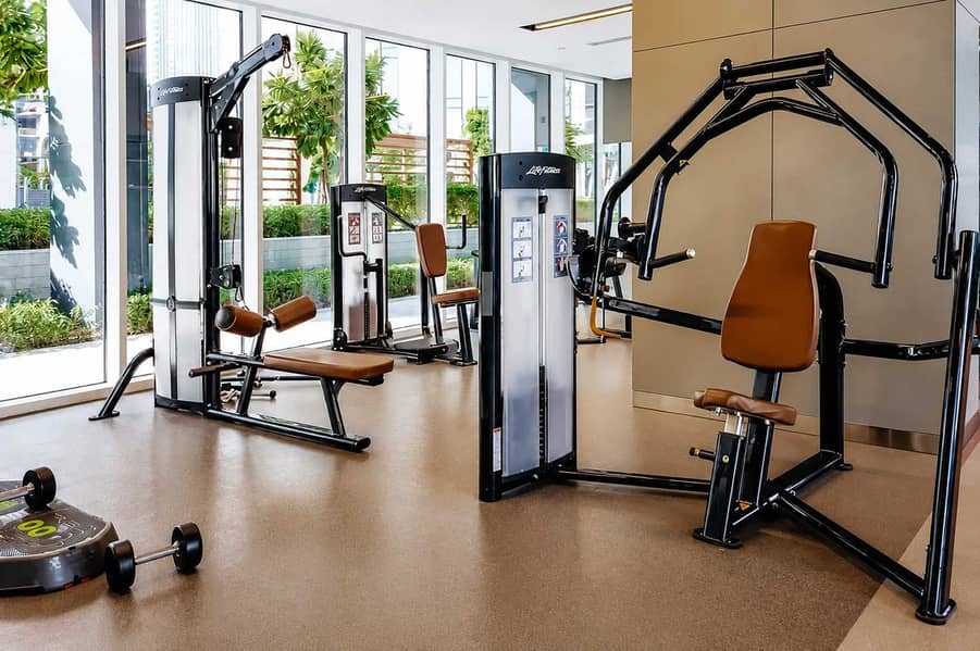 22 Harbour Gate 1BR: Balcony, Gym & Dubai Views!