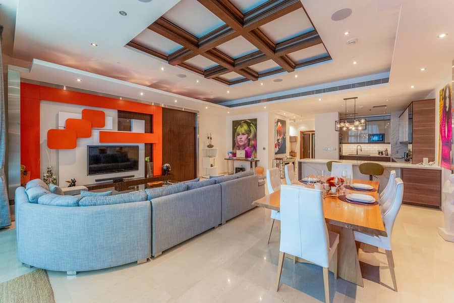 6 Palm Jumeirah Apartment: Beach, Pool & Balcony