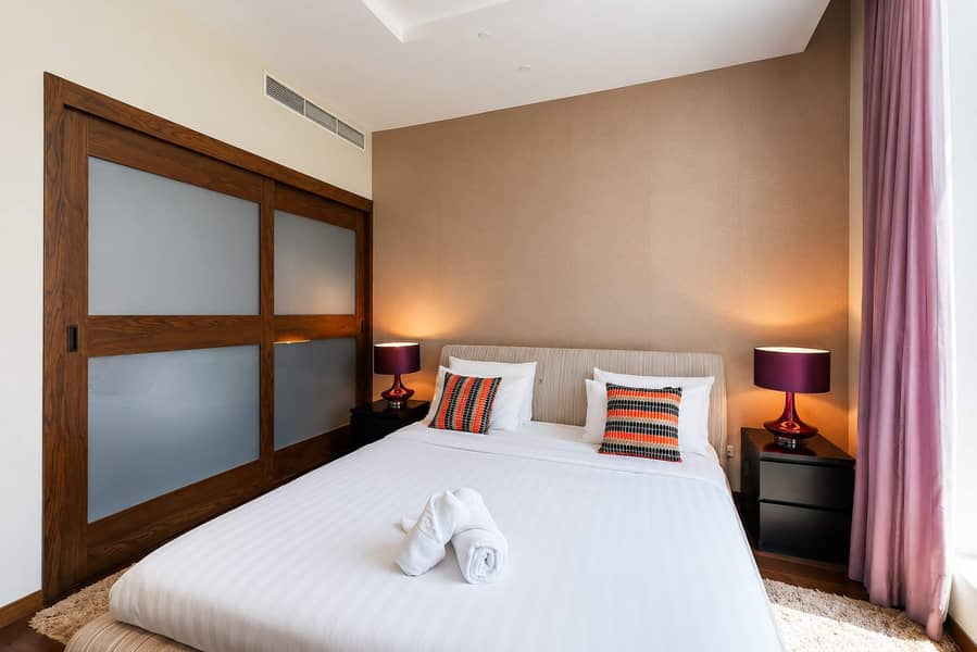 15 Palm Jumeirah Apartment: Beach, Pool & Balcony