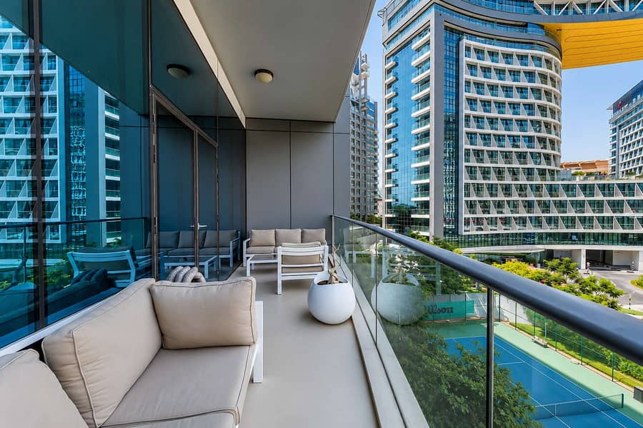 20 Palm Jumeirah Apartment: Beach, Pool & Balcony