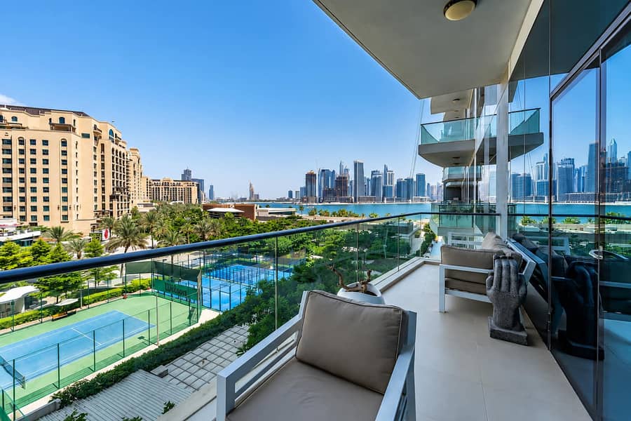 21 Palm Jumeirah Apartment: Beach, Pool & Balcony