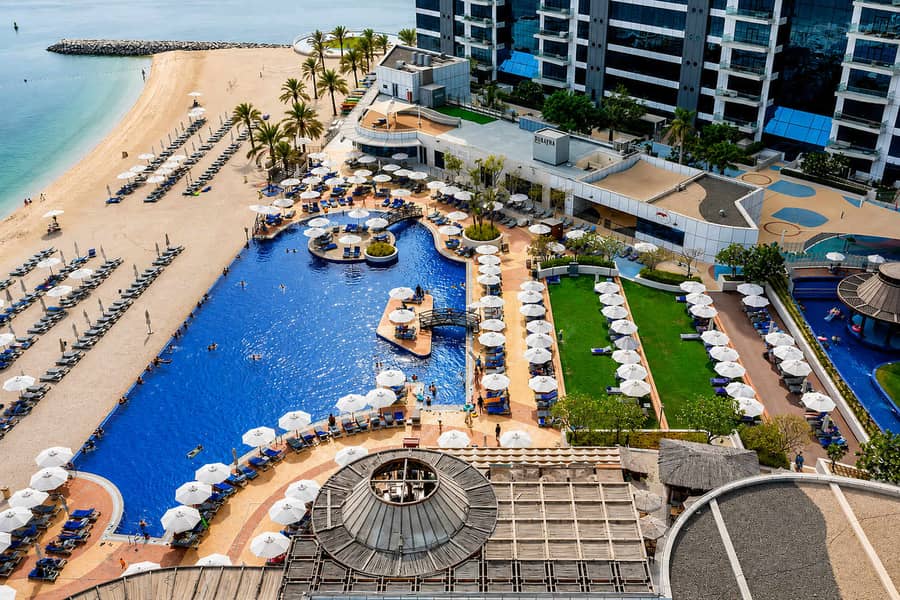 25 Palm Jumeirah Apartment: Beach, Pool & Balcony