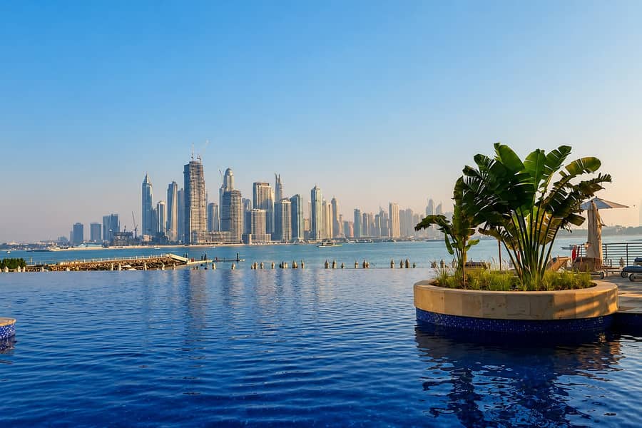 26 Palm Jumeirah Apartment: Beach, Pool & Balcony