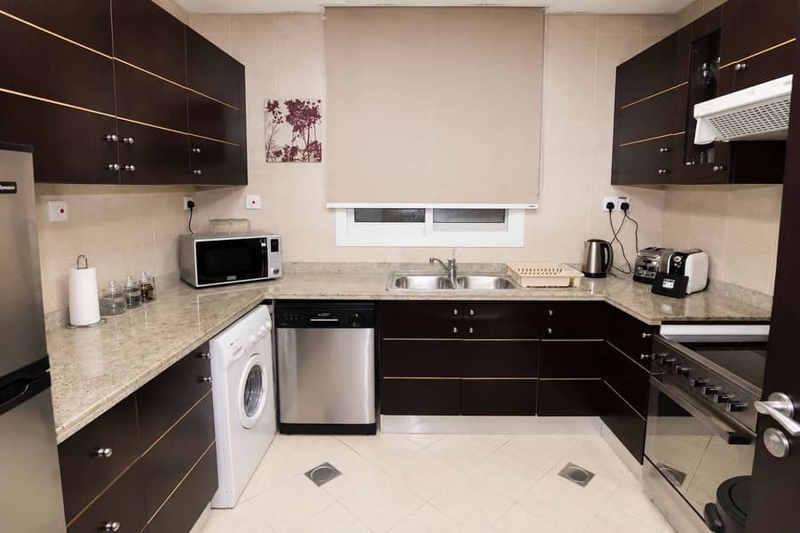 8 8th-Floor Marina Apt: Balcony, Pool & Gym Access