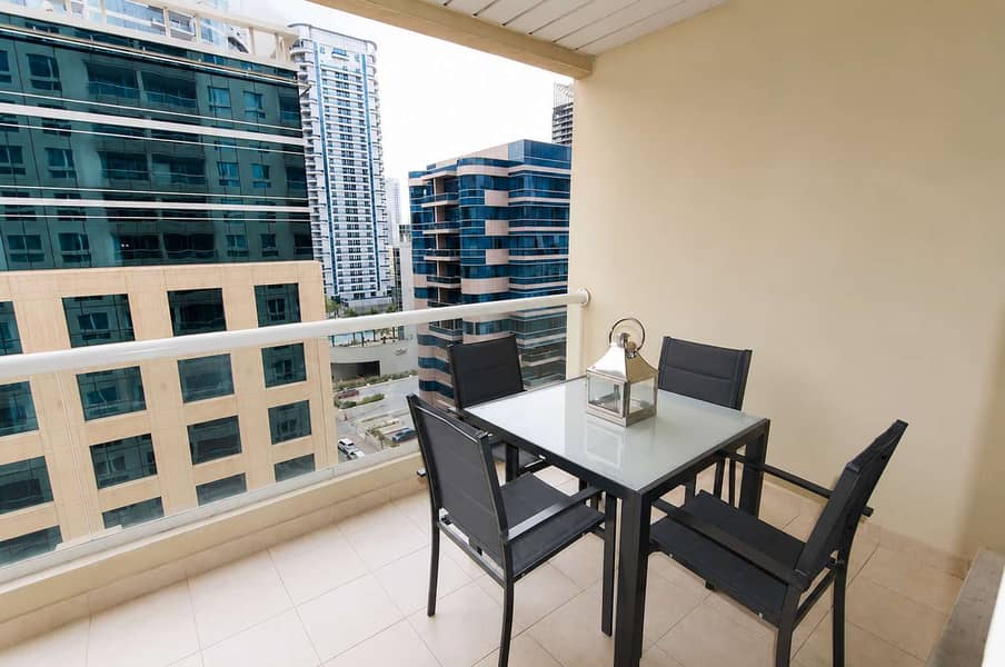 17 8th-Floor Marina Apt: Balcony, Pool & Gym Access