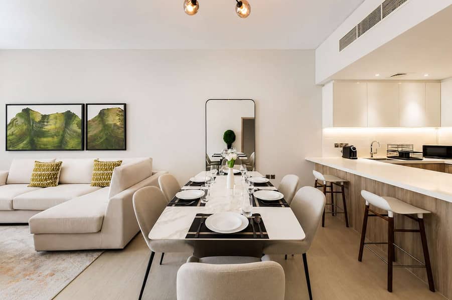 5 Dubai Marina: Stylish 2BR Apartment in LIV
