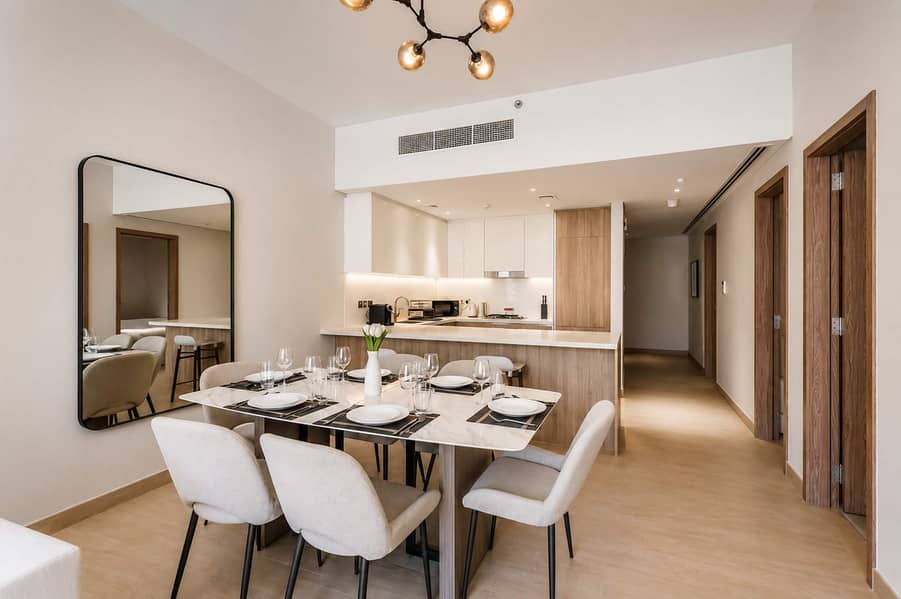 8 Dubai Marina: Stylish 2BR Apartment in LIV