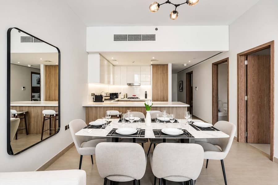 9 Dubai Marina: Stylish 2BR Apartment in LIV