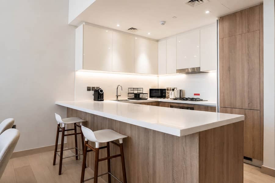 11 Dubai Marina: Stylish 2BR Apartment in LIV