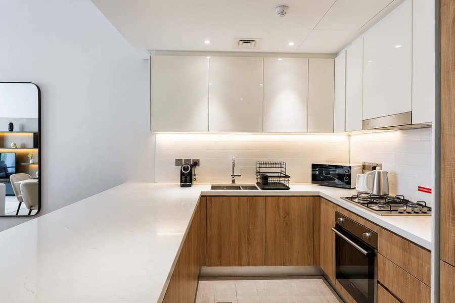 12 Dubai Marina: Stylish 2BR Apartment in LIV