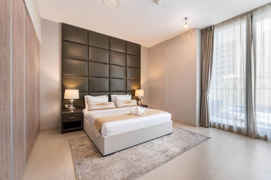 14 Dubai Marina: Stylish 2BR Apartment in LIV