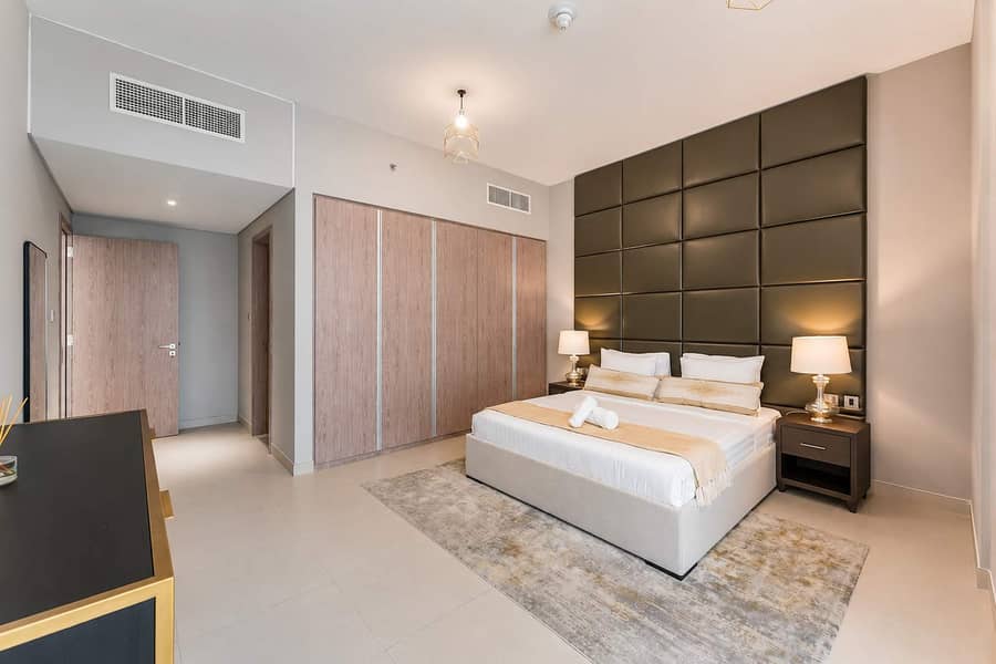 16 Dubai Marina: Stylish 2BR Apartment in LIV