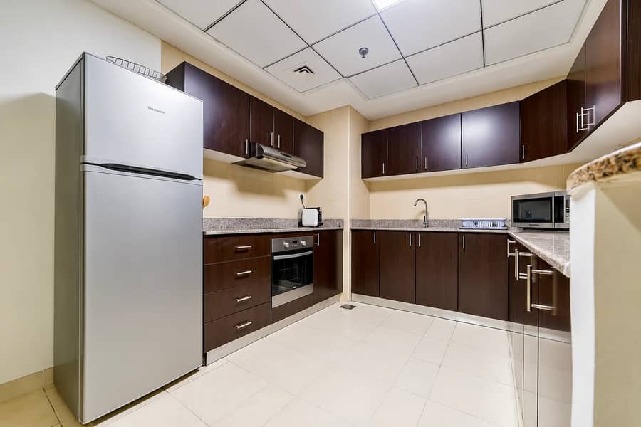 7 Torch Tower Marina 1BR: Balcony, Gym & Views!
