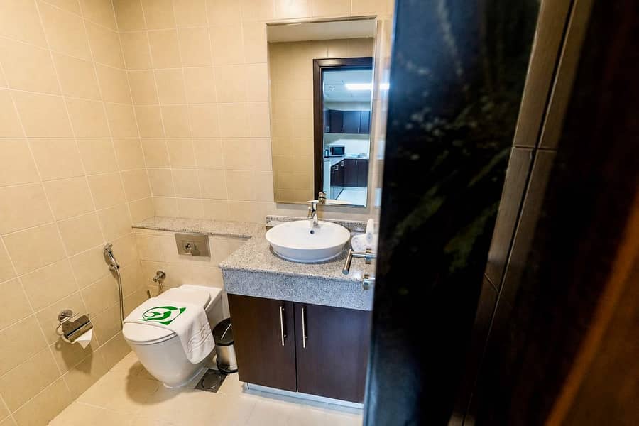 16 Torch Tower Marina 1BR: Balcony, Gym & Views!