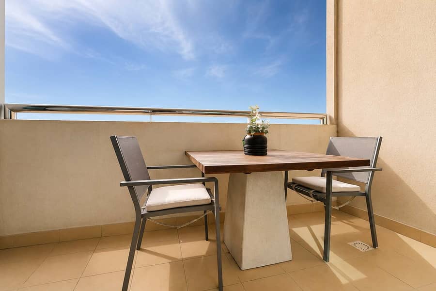 18 Golf Towers 1BR Apartment in Dubai