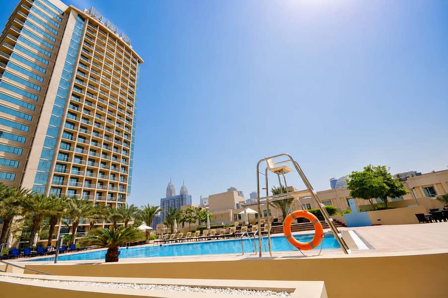 19 Golf Towers 1BR Apartment in Dubai