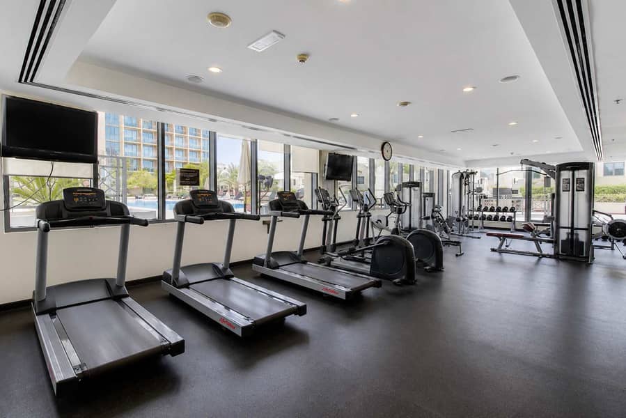22 Golf Towers 1BR Apartment in Dubai