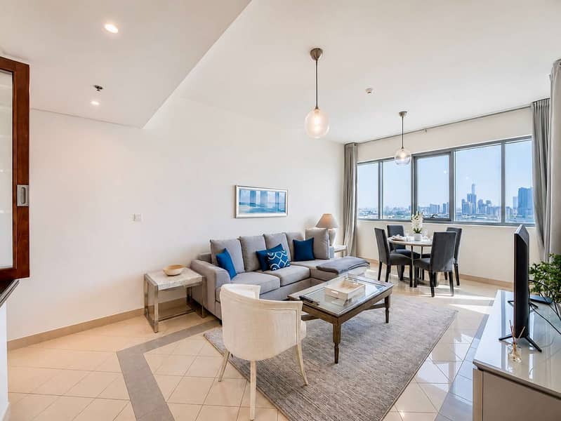 2 Luxury Dubai Apartment with Pool & Golf View