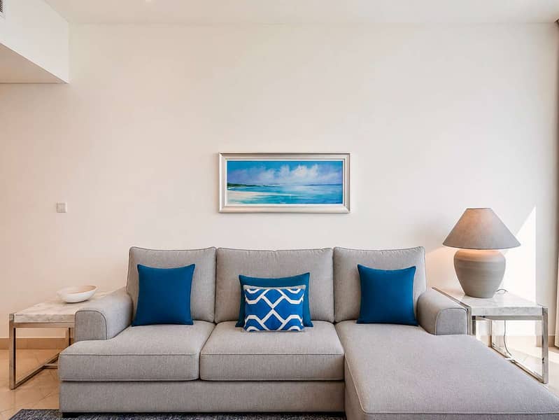 3 Luxury Dubai Apartment with Pool & Golf View